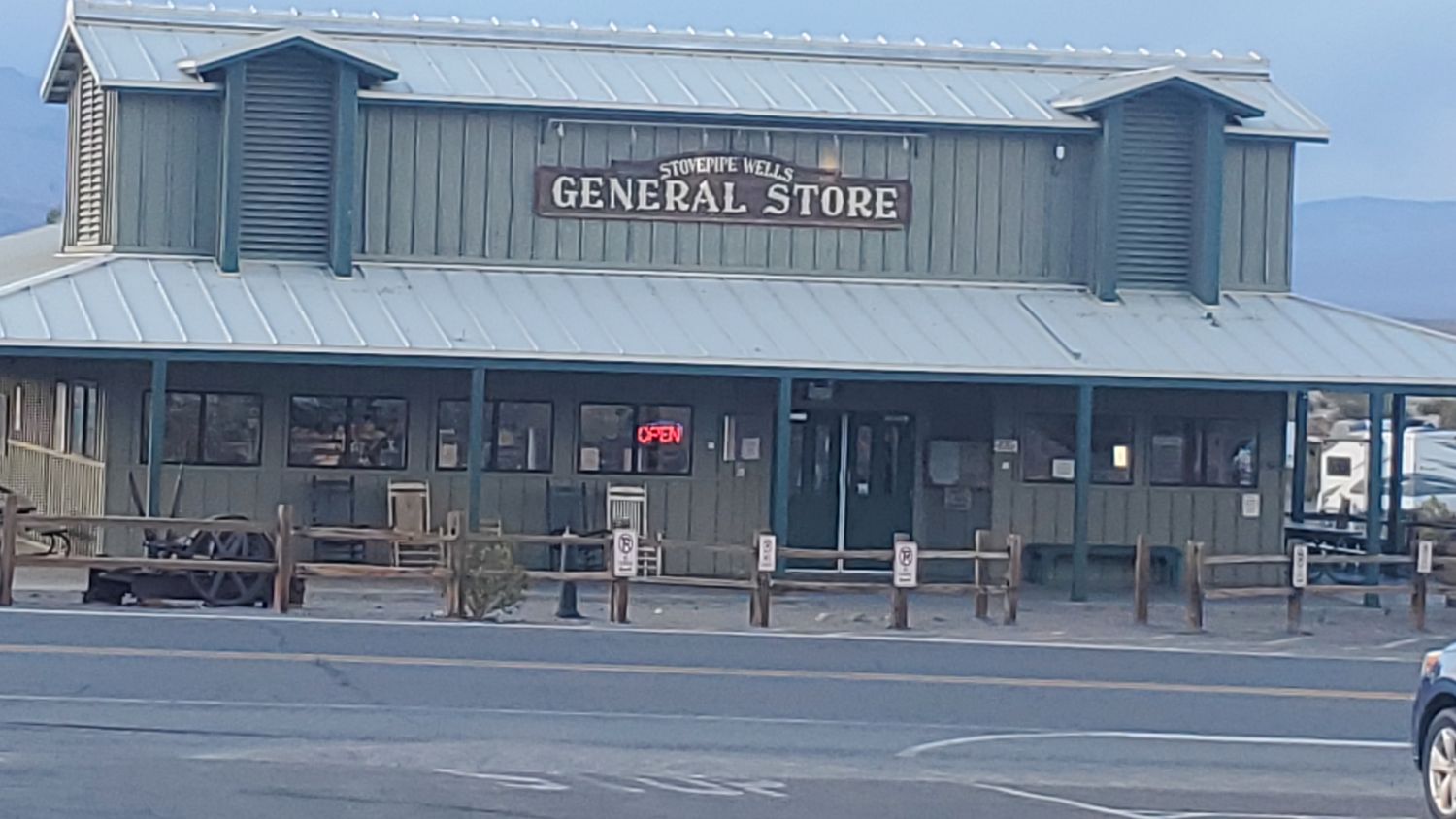 Stovepipe Wells Village